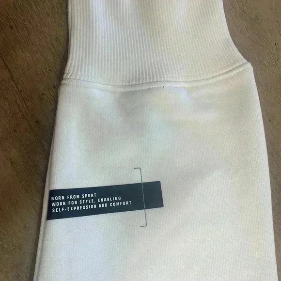 Adidas 1/2 zip sweatshirt size Large, NWT - Picture 5 of 8